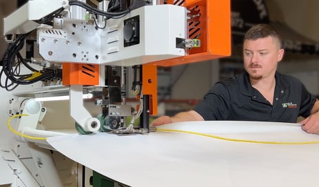 Thermoplastisches Material wird mit dem Hot Wedge Miller weldmaster geschweißt
